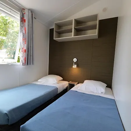 Camping 4 étoiles - Parc aquatique - eeifae * Canet-en-Roussillon