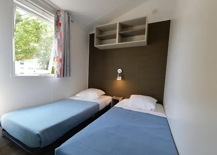 Camping 4 étoiles - Parc aquatique - eeifae * Canet-en-Roussillon